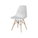 Silla plástica color blanco con patas de madera
