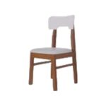 Silla de madera color castaño