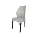 Silla con tapizado de hojas color beige
