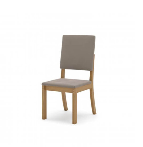 Silla de madera color nature con tapizado marrón almendra
